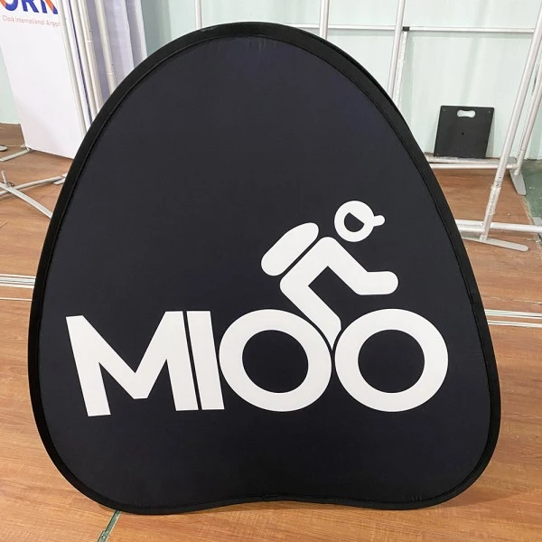 Чому трикутні спливаючі банери стають найефективнішим інструментом зовнішньої реклами для заходів та рекламних акцій